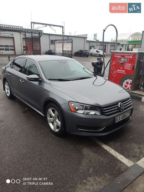 Седан Volkswagen Passat 2012 в Киеве