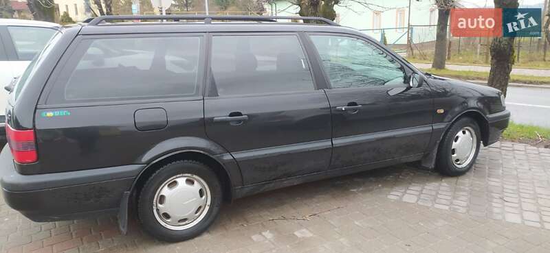 Универсал Volkswagen Passat 1996 в Золочеве