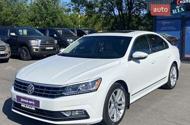 Седан Volkswagen Passat 2016 в Днепре