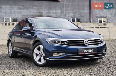 Седан Volkswagen Passat 2020 в Луцьку