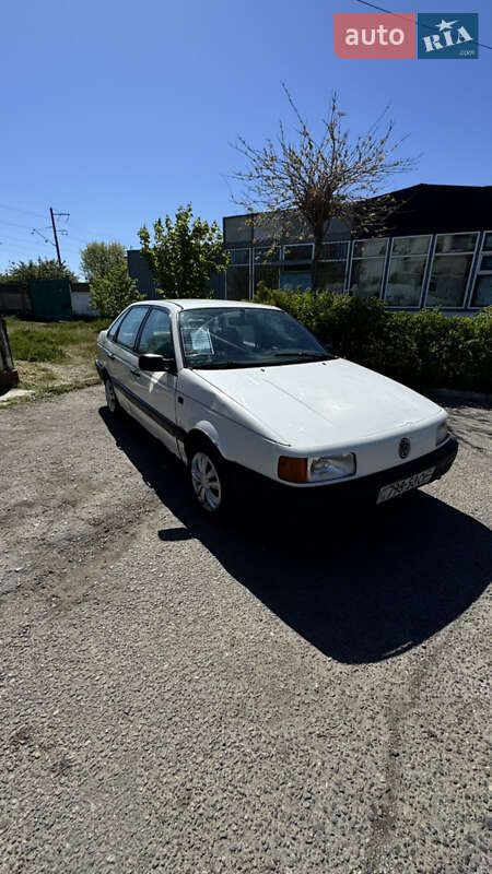Седан Volkswagen Passat 1988 в Білгороді-Дністровському