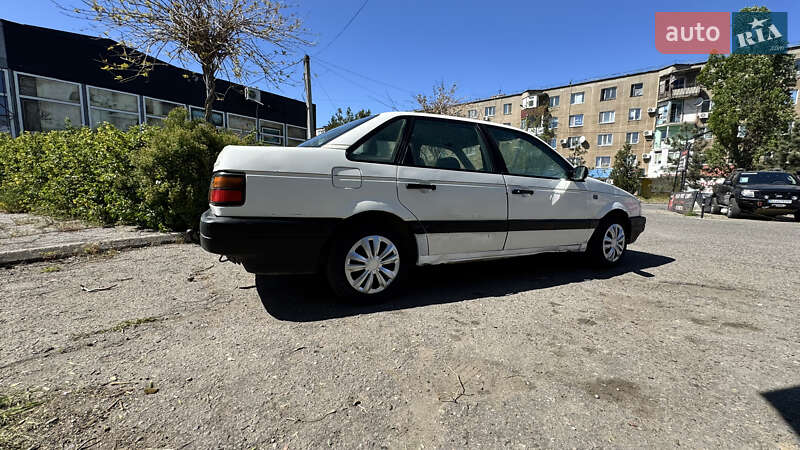 Седан Volkswagen Passat 1988 в Білгороді-Дністровському
