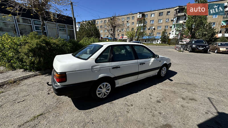 Седан Volkswagen Passat 1988 в Білгороді-Дністровському