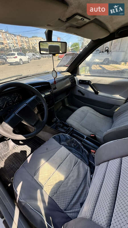Седан Volkswagen Passat 1988 в Білгороді-Дністровському