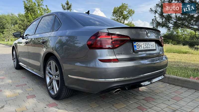 Седан Volkswagen Passat 2017 в Одессе