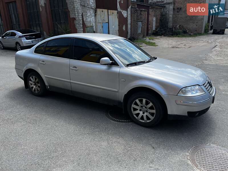 Седан Volkswagen Passat 2003 в Харкові