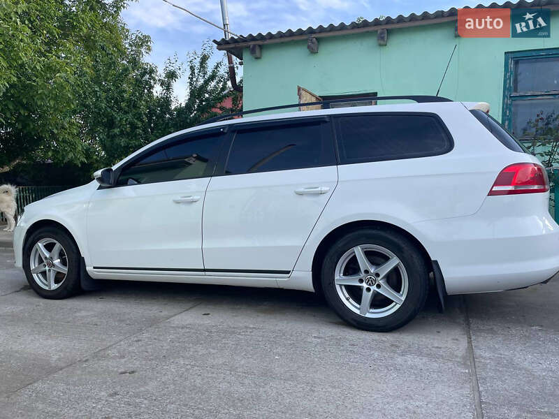 Универсал Volkswagen Passat 2013 в Николаеве фото 3 Универсал Volkswagen Passat 2013 в Николаеве