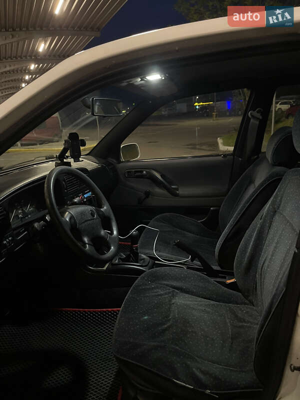 Седан Volkswagen Passat 1995 в Львове