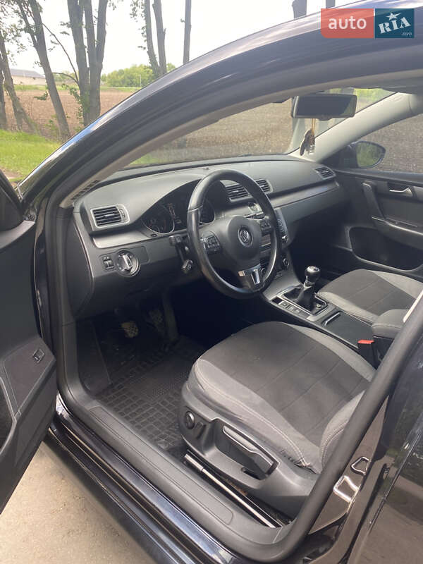 Седан Volkswagen Passat 2011 в Умані