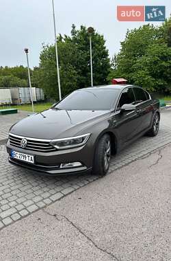 Седан Volkswagen Passat 2015 в Львове