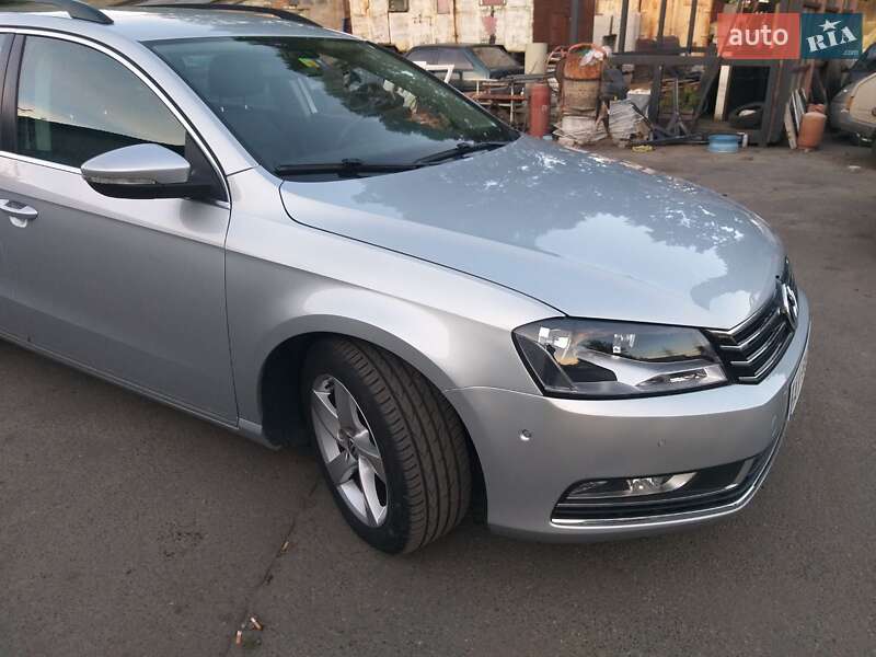 Универсал Volkswagen Passat 2011 в Киеве