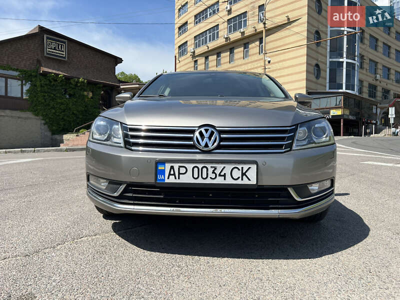 Седан Volkswagen Passat 2014 в Днепре