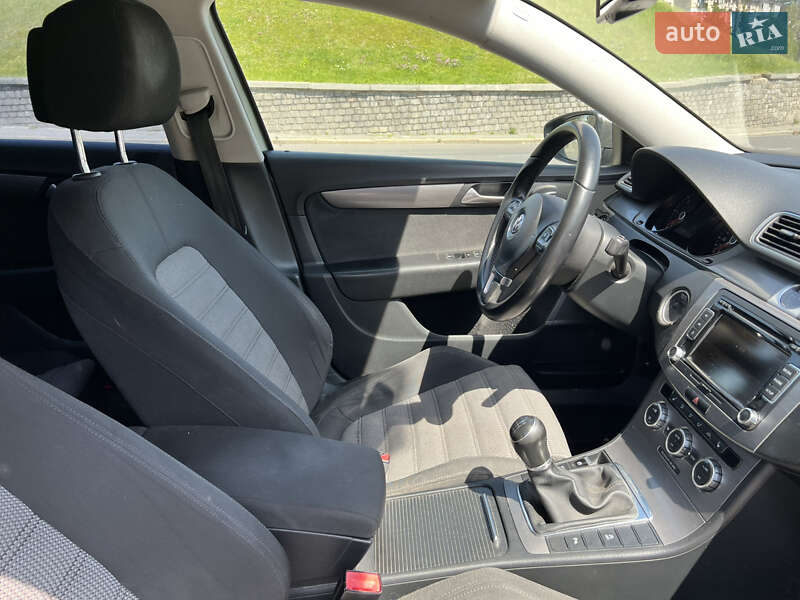 Седан Volkswagen Passat 2014 в Днепре
