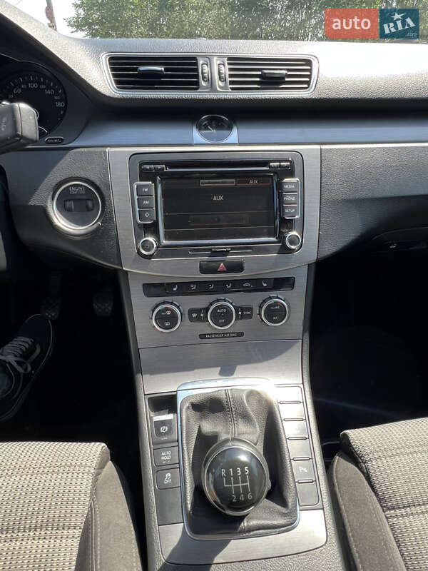 Седан Volkswagen Passat 2014 в Днепре