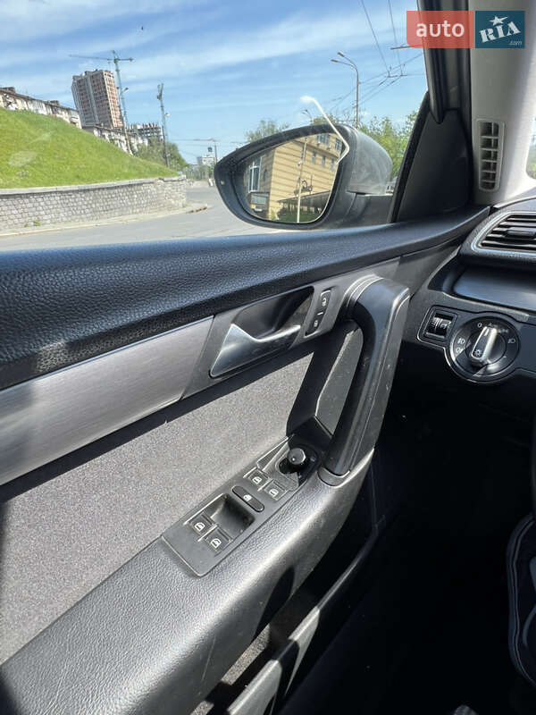 Седан Volkswagen Passat 2014 в Днепре