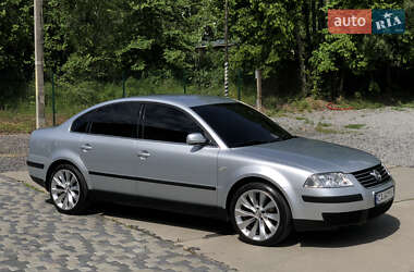 Седан Volkswagen Passat 2001 в 