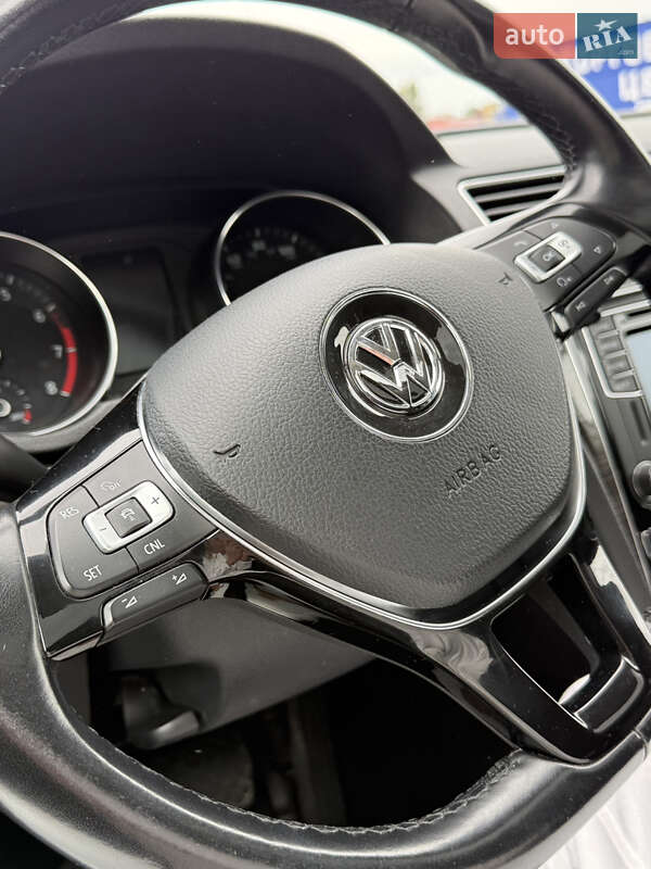 Седан Volkswagen Passat 2016 в Тернополе