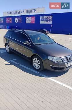 Універсал Volkswagen Passat 2009 в Нововолинську