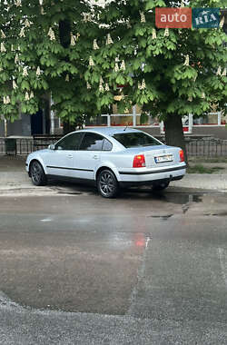 Седан Volkswagen Passat 2000 в 