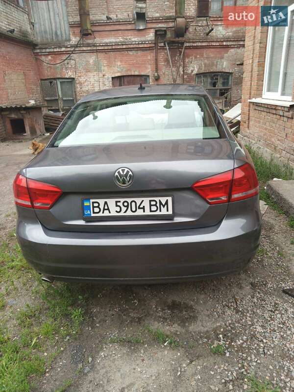 Седан Volkswagen Passat 2011 в Кропивницькому