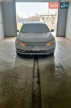 Седан Volkswagen Passat 2014 в Івано-Франківську