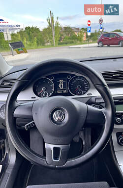 Універсал Volkswagen Passat 2010 в 