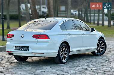 Седан Volkswagen Passat 2018 в Киеве