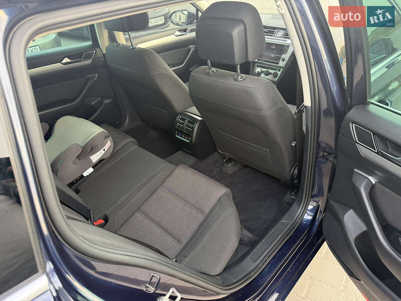 Универсал Volkswagen Passat 2015 в Львове
