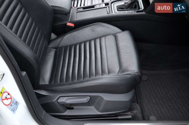 Универсал Volkswagen Passat 2018 в Киеве