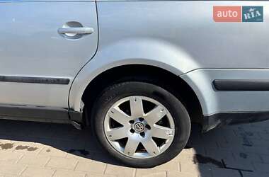 Універсал Volkswagen Passat 2001 в 