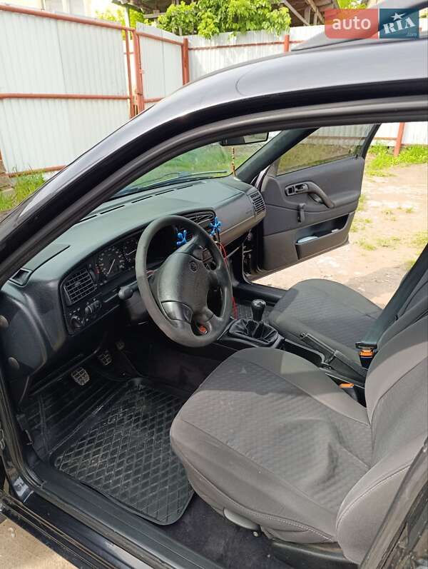Универсал Volkswagen Passat 1996 в Золочеве