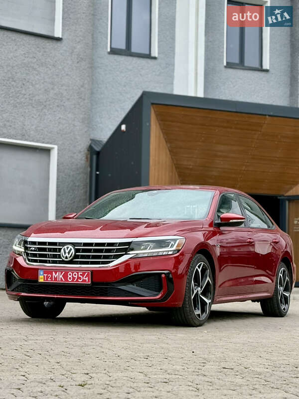 Седан Volkswagen Passat 2022 в Коломые