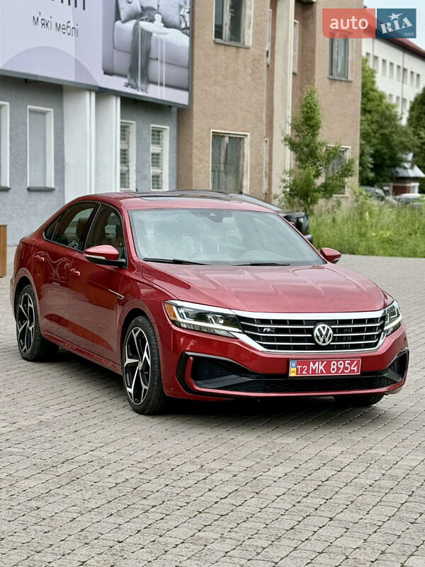 Седан Volkswagen Passat 2022 в Коломые