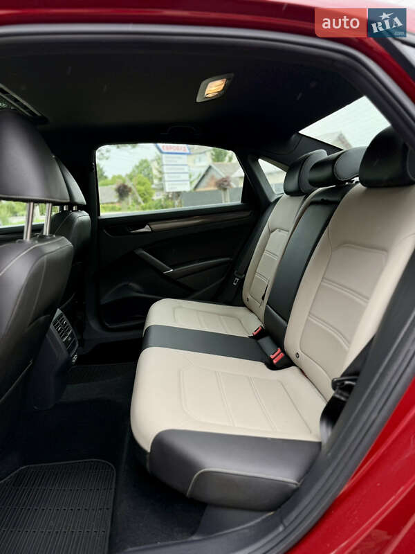 Седан Volkswagen Passat 2022 в Коломые