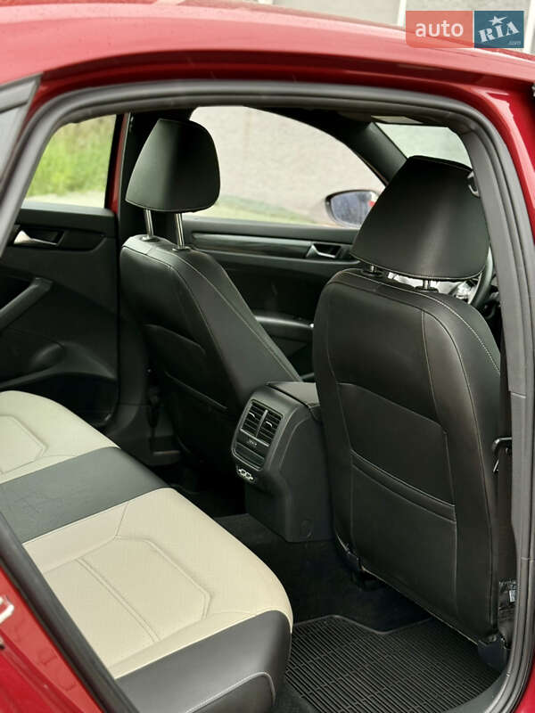 Седан Volkswagen Passat 2022 в Коломые