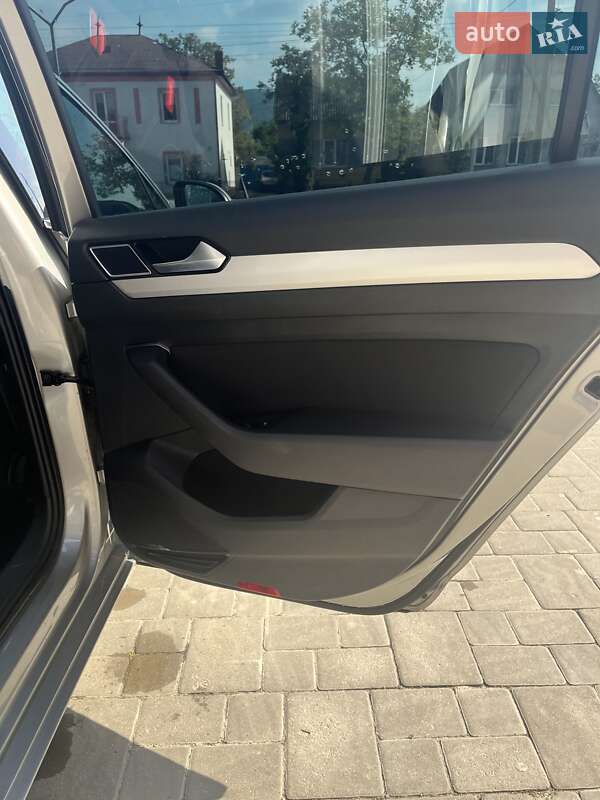 Универсал Volkswagen Passat 2015 в Ужгороде фото 11 Универсал Volkswagen Passat 2015 в Ужгороде