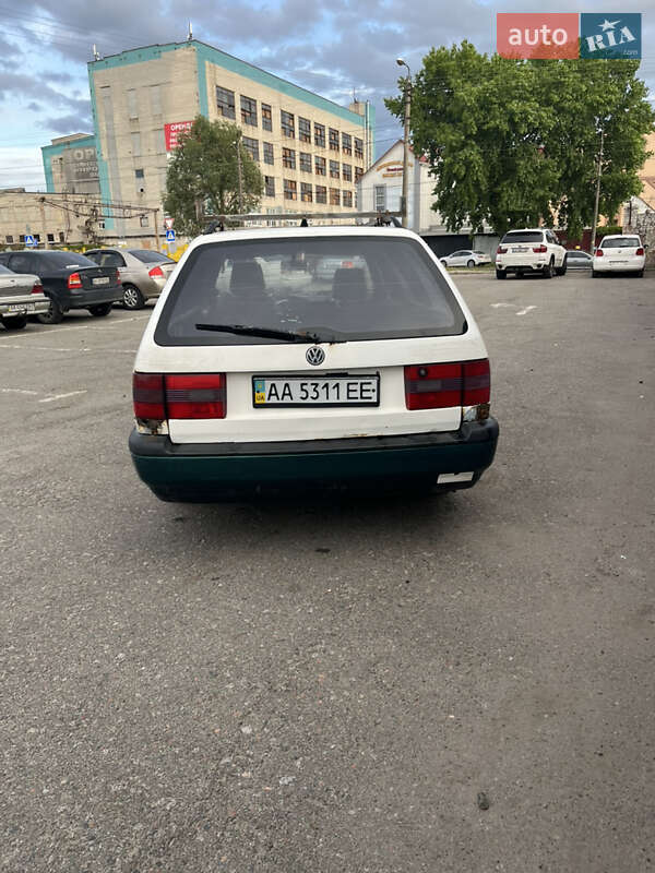 Універсал Volkswagen Passat 1994 в Києві