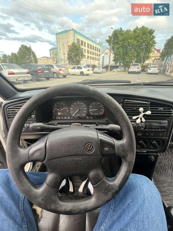 Універсал Volkswagen Passat 1994 в Києві