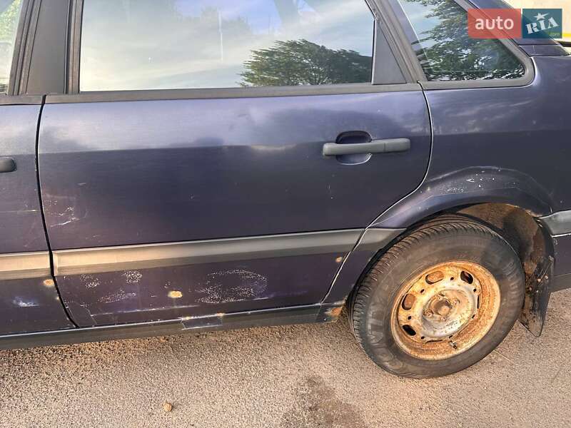 Седан Volkswagen Passat 1994 в Житомирі