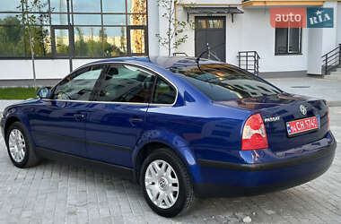 Седан Volkswagen Passat 2004 в 