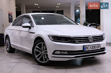 Седан Volkswagen Passat 2015 в 