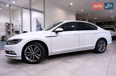 Седан Volkswagen Passat 2015 в 