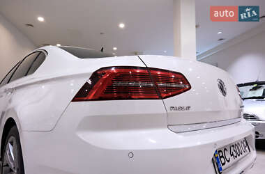 Седан Volkswagen Passat 2015 в 