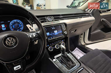 Седан Volkswagen Passat 2015 в 