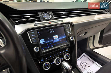 Седан Volkswagen Passat 2015 в 