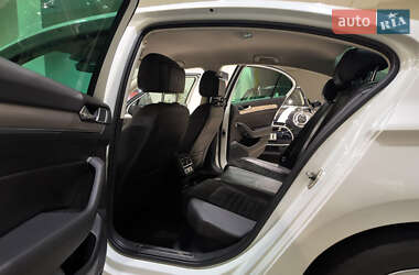 Седан Volkswagen Passat 2015 в 
