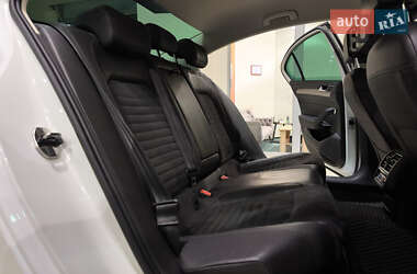 Седан Volkswagen Passat 2015 в 