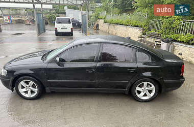 Седан Volkswagen Passat 1999 в 