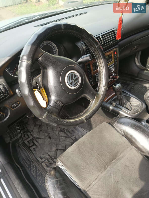 Седан Volkswagen Passat 2001 в Бершаді