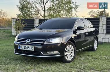 Седан Volkswagen Passat 2011 в Львове